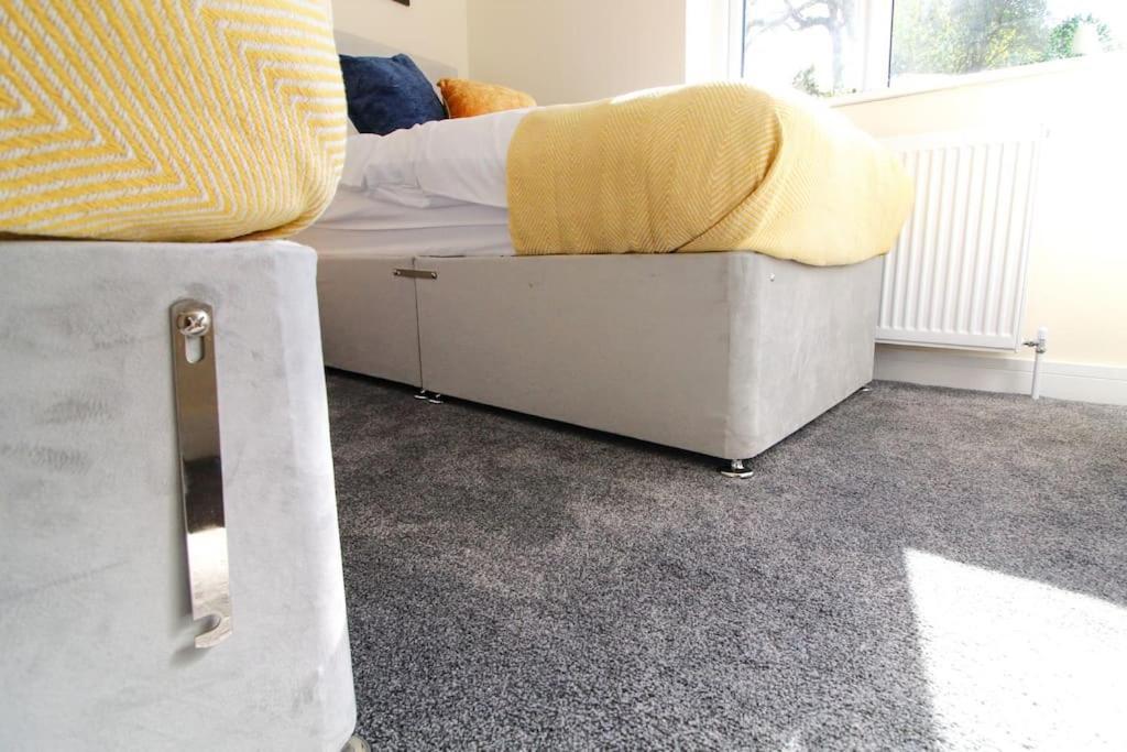 Modern 3 Bed, Contractors Welcome, Bradford Μπράντφορντ Εξωτερικό φωτογραφία