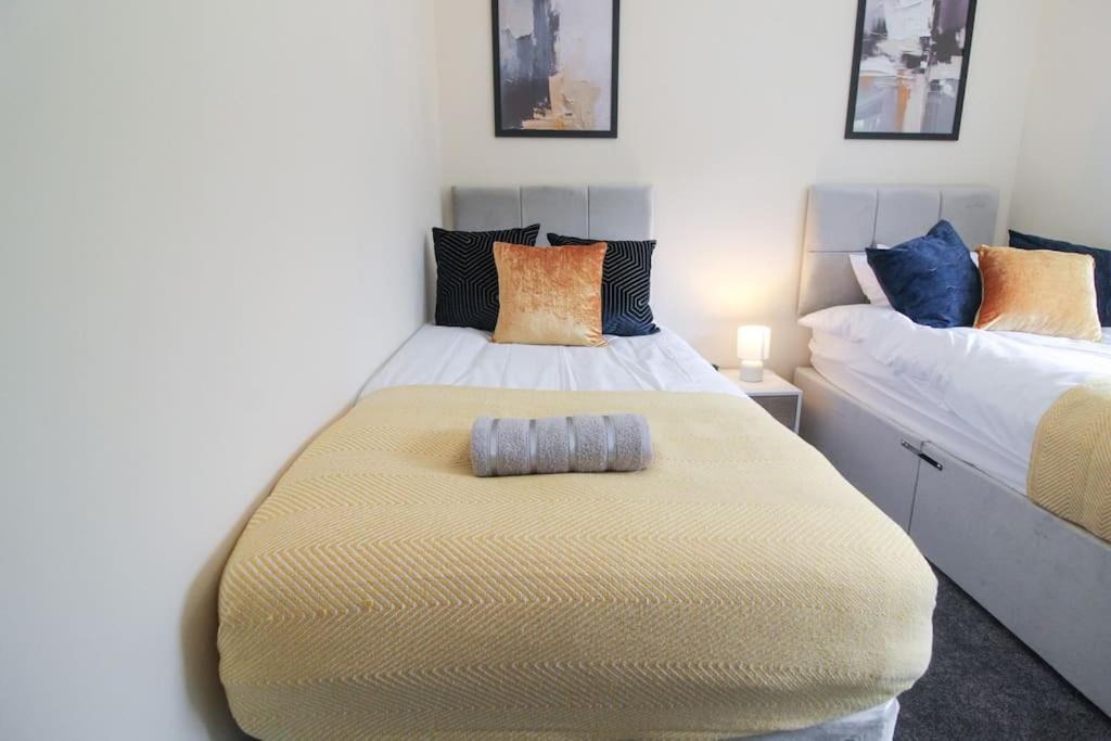Modern 3 Bed, Contractors Welcome, Bradford Μπράντφορντ Εξωτερικό φωτογραφία