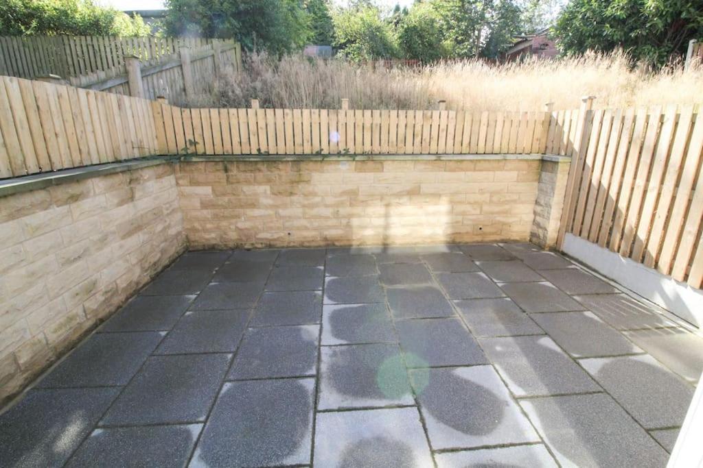 Modern 3 Bed, Contractors Welcome, Bradford Μπράντφορντ Εξωτερικό φωτογραφία