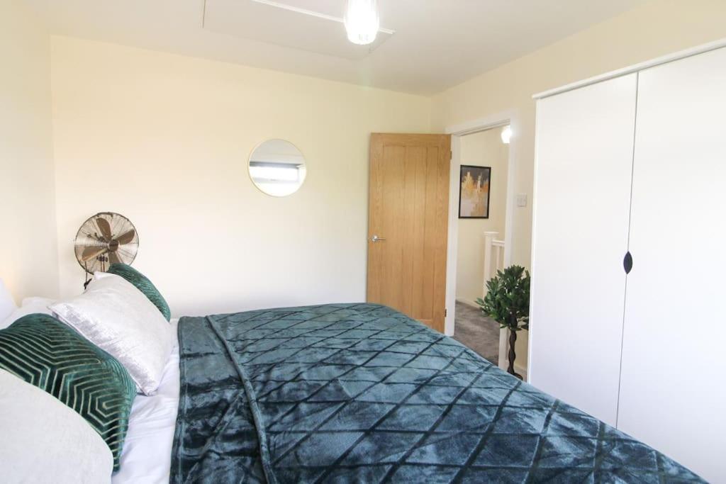 Modern 3 Bed, Contractors Welcome, Bradford Μπράντφορντ Εξωτερικό φωτογραφία