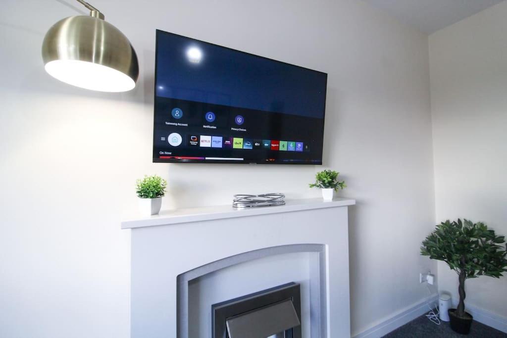Modern 3 Bed, Contractors Welcome, Bradford Μπράντφορντ Εξωτερικό φωτογραφία
