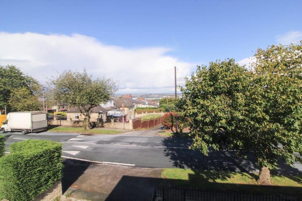 Modern 3 Bed, Contractors Welcome, Bradford Μπράντφορντ Εξωτερικό φωτογραφία