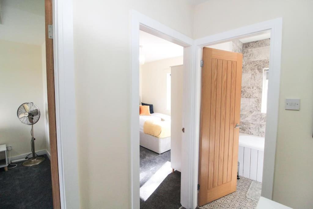 Modern 3 Bed, Contractors Welcome, Bradford Μπράντφορντ Εξωτερικό φωτογραφία