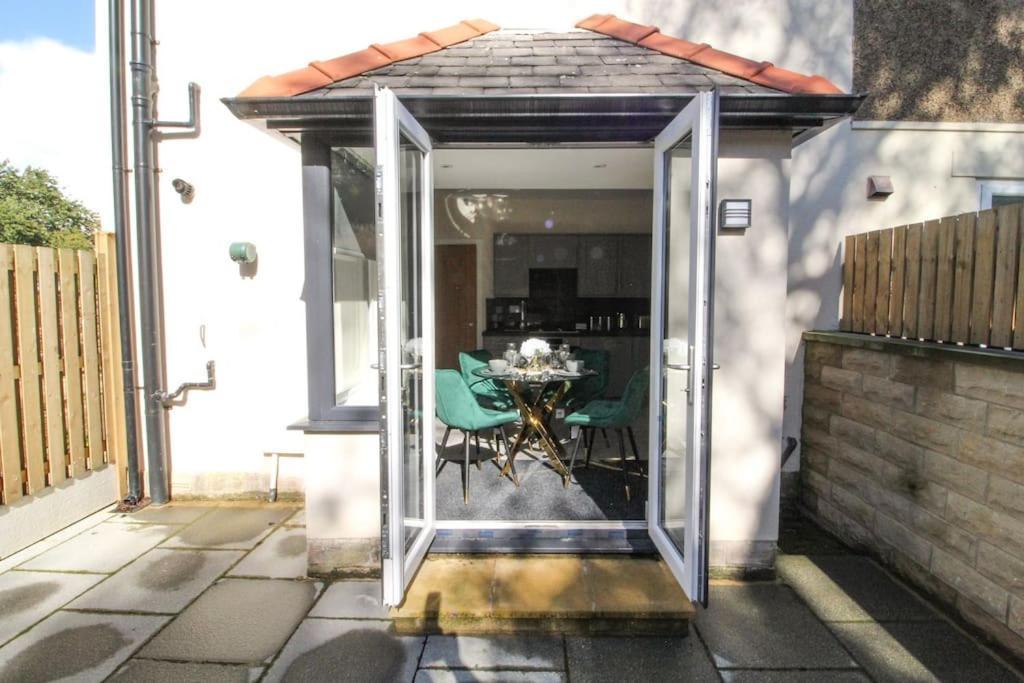Modern 3 Bed, Contractors Welcome, Bradford Μπράντφορντ Εξωτερικό φωτογραφία