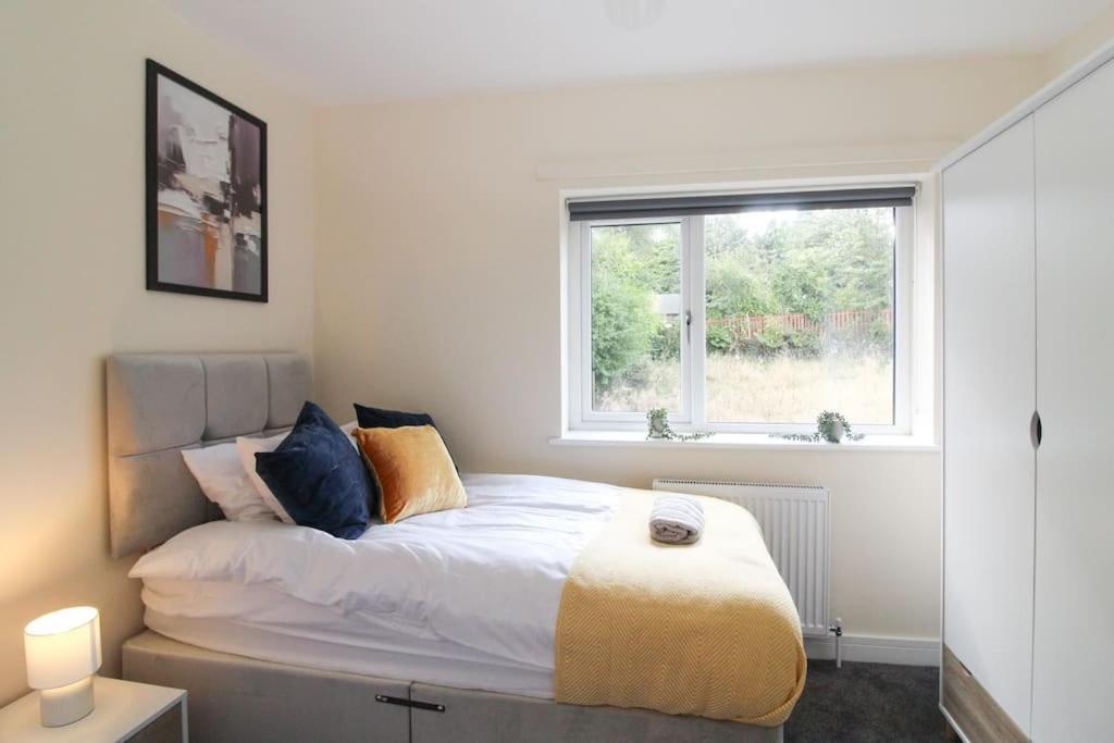 Modern 3 Bed, Contractors Welcome, Bradford Μπράντφορντ Εξωτερικό φωτογραφία