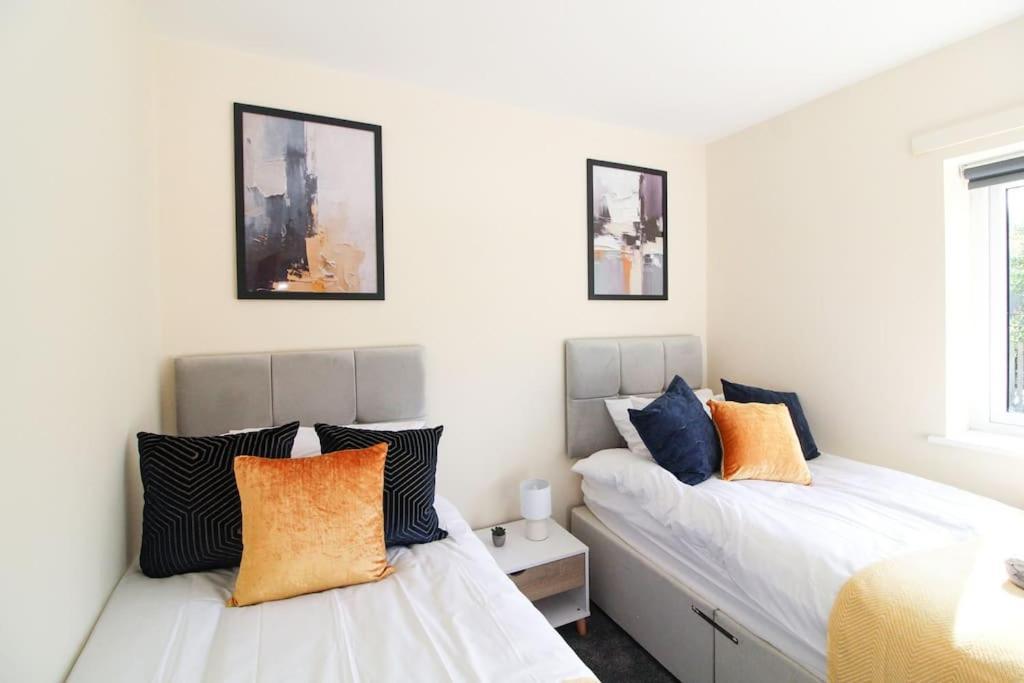 Modern 3 Bed, Contractors Welcome, Bradford Μπράντφορντ Εξωτερικό φωτογραφία