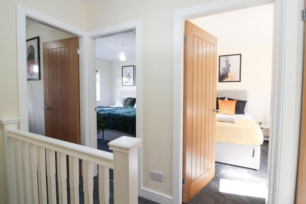 Modern 3 Bed, Contractors Welcome, Bradford Μπράντφορντ Εξωτερικό φωτογραφία