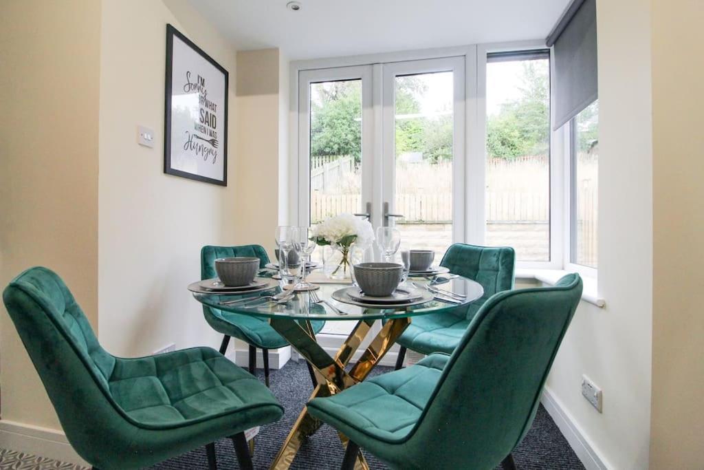 Modern 3 Bed, Contractors Welcome, Bradford Μπράντφορντ Εξωτερικό φωτογραφία