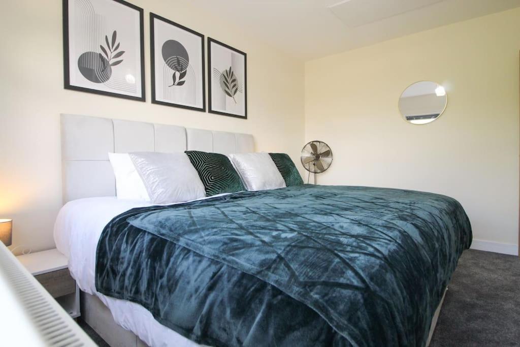 Modern 3 Bed, Contractors Welcome, Bradford Μπράντφορντ Εξωτερικό φωτογραφία